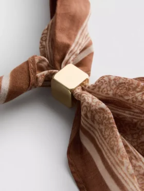 Pañuelo con estampado de rombos