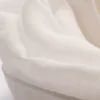 Pañuelo ligero con bordes deshilachados