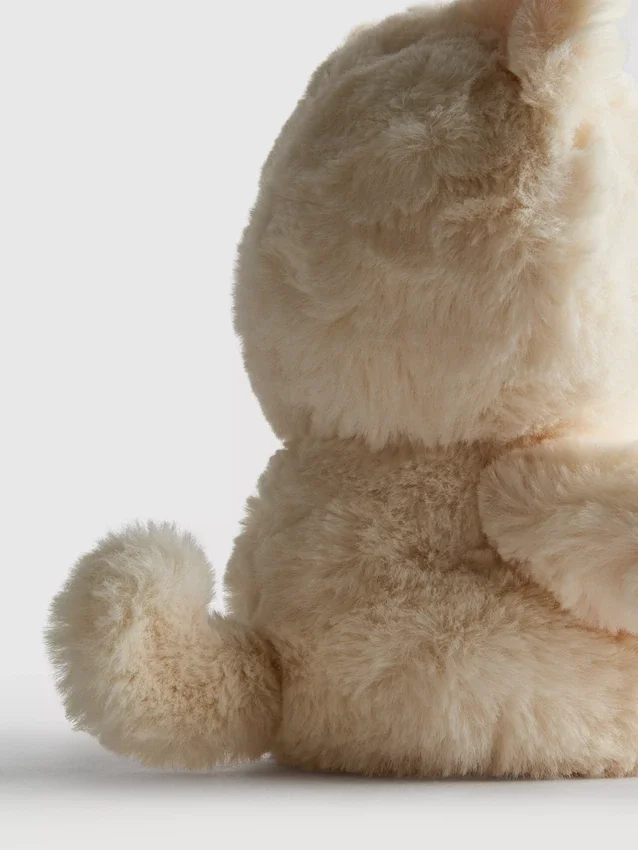 Pequeño peluche de gato atigrado