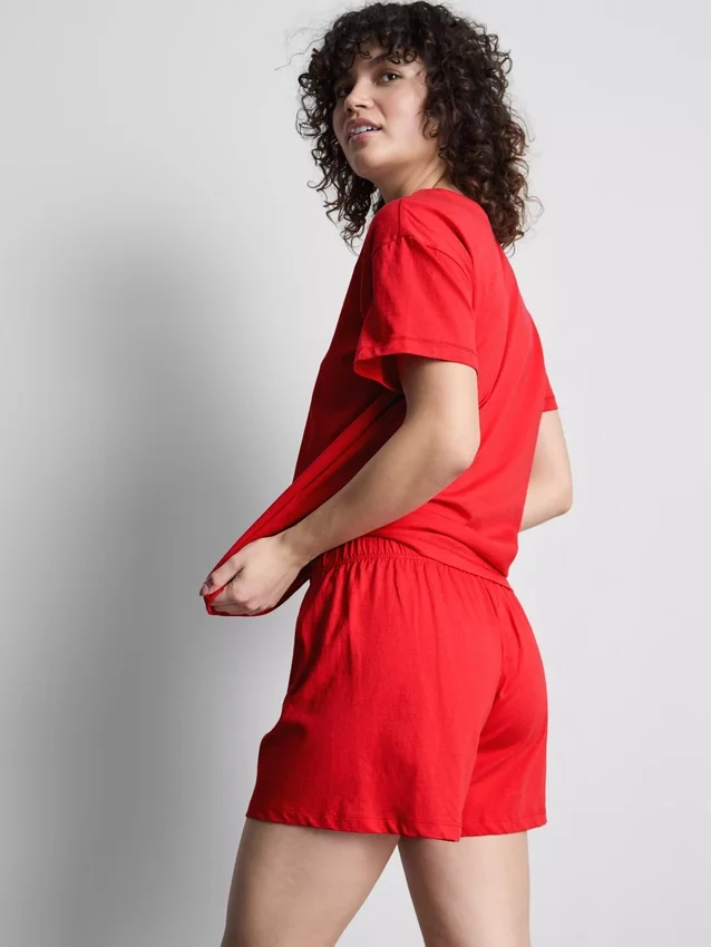 Pijama de camiseta y pantalones cortos