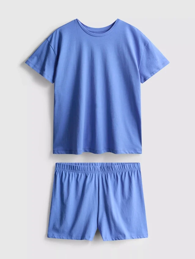 Pijama de camiseta y pantalones cortos