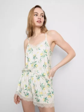 Pijama de camisola y pantalones cortos