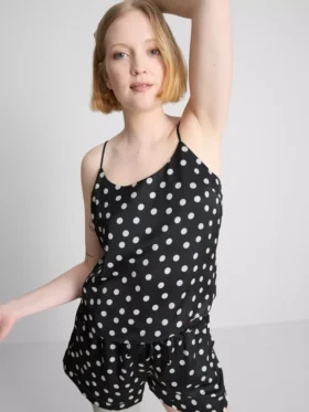 Pijama de camisola y pantalones cortos