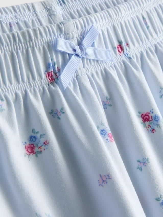 Pijama de camisola y pantalones cortos estampados