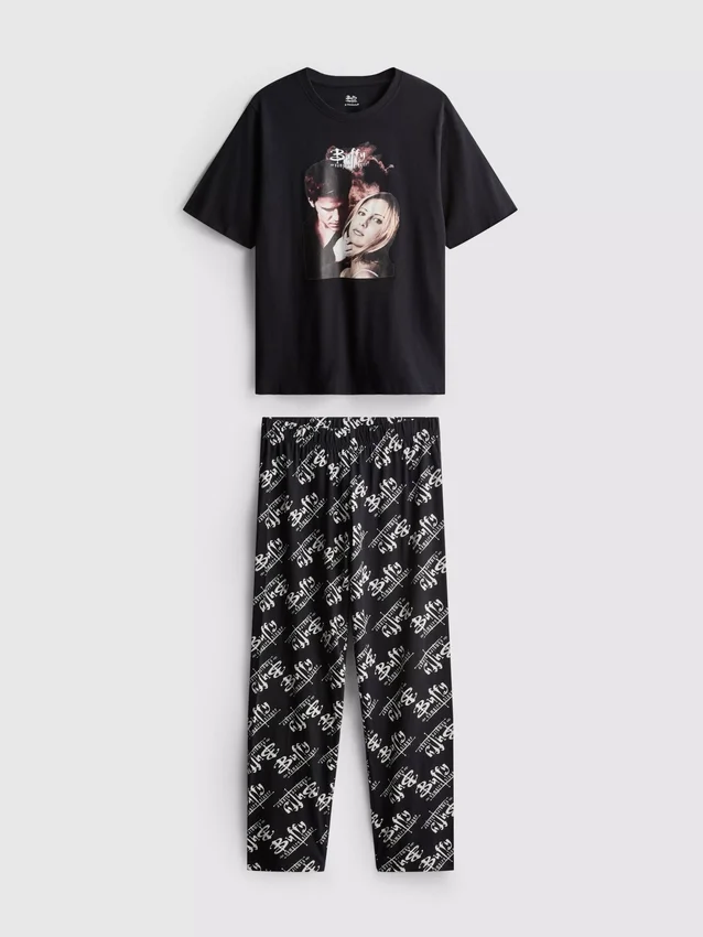 Pijamas con estampado de Buffy, la cazavampiros