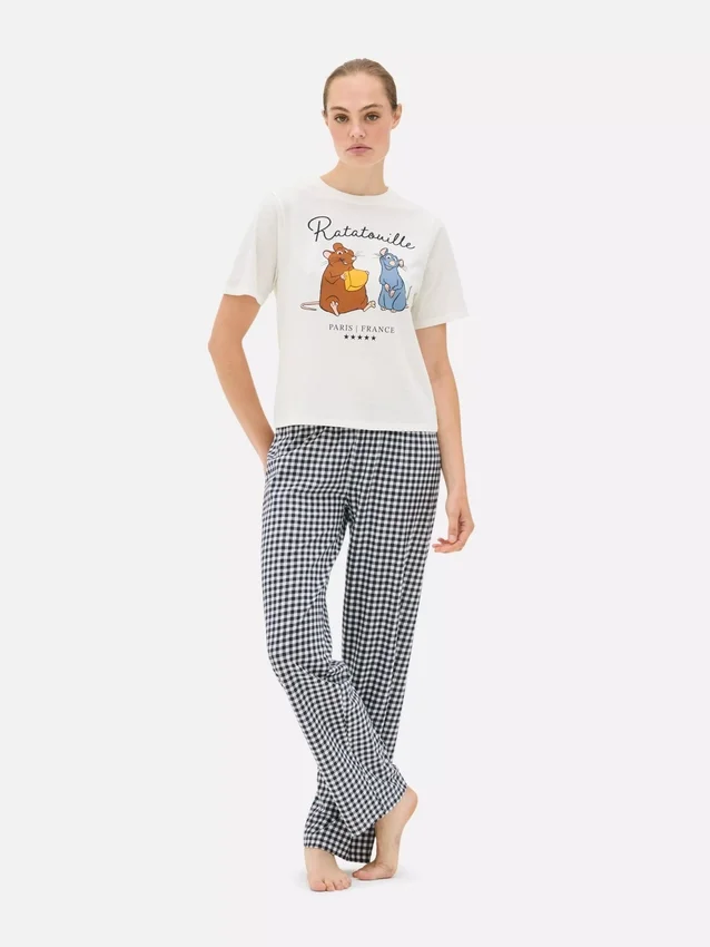 Pijamas con estampado de personajes de Disney
