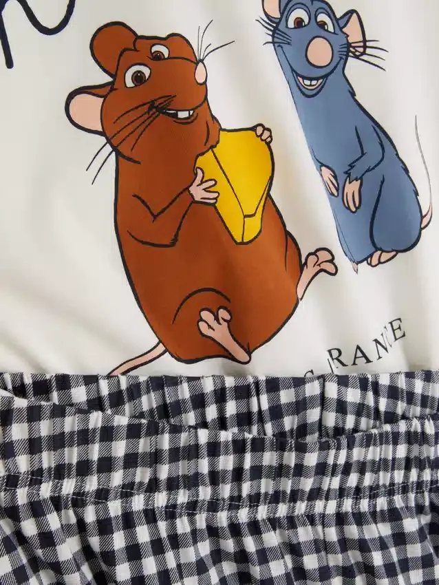 Pijamas con estampado de personajes de Disney