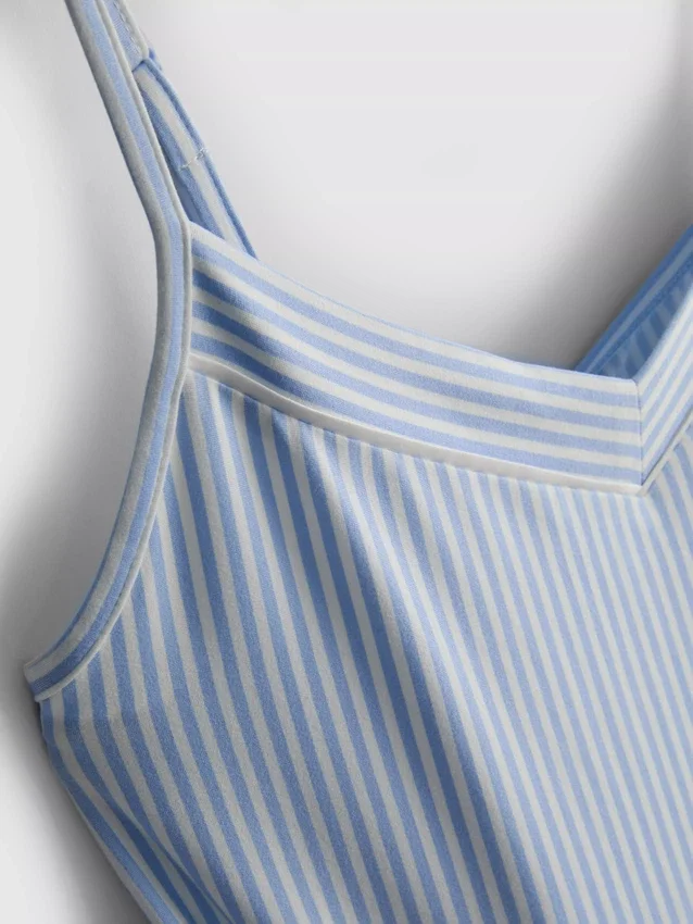 Pijamas cortos con camiseta de tirantes a rayas