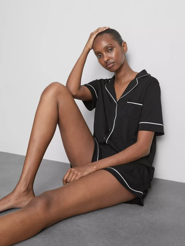 Pijamas cortos estilo boyfriend