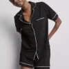 Pijamas cortos estilo boyfriend