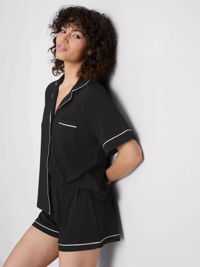 Pijamas cortos estilo boyfriend