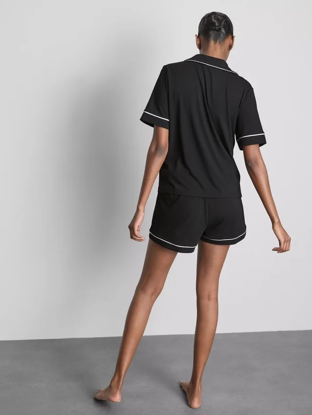 Pijamas cortos estilo boyfriend