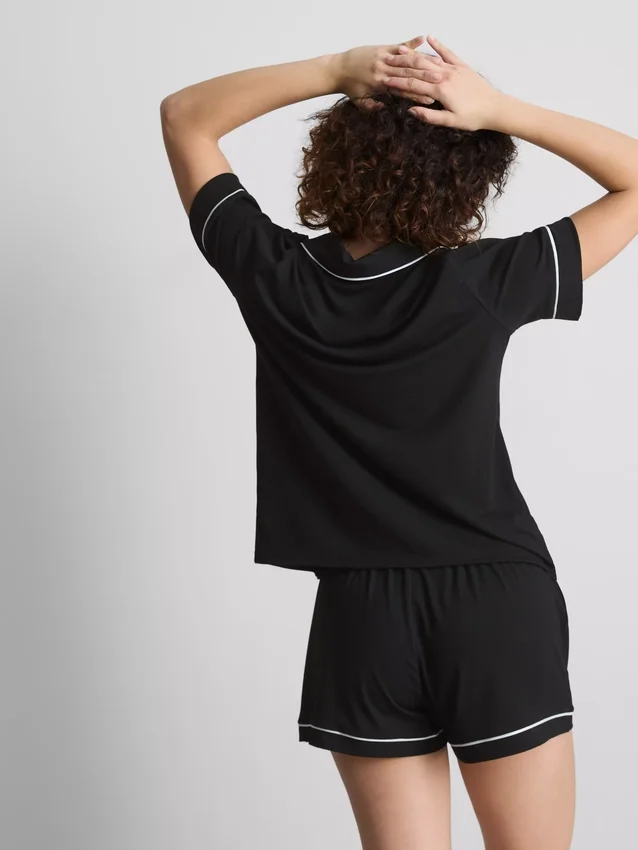 Pijamas cortos estilo boyfriend