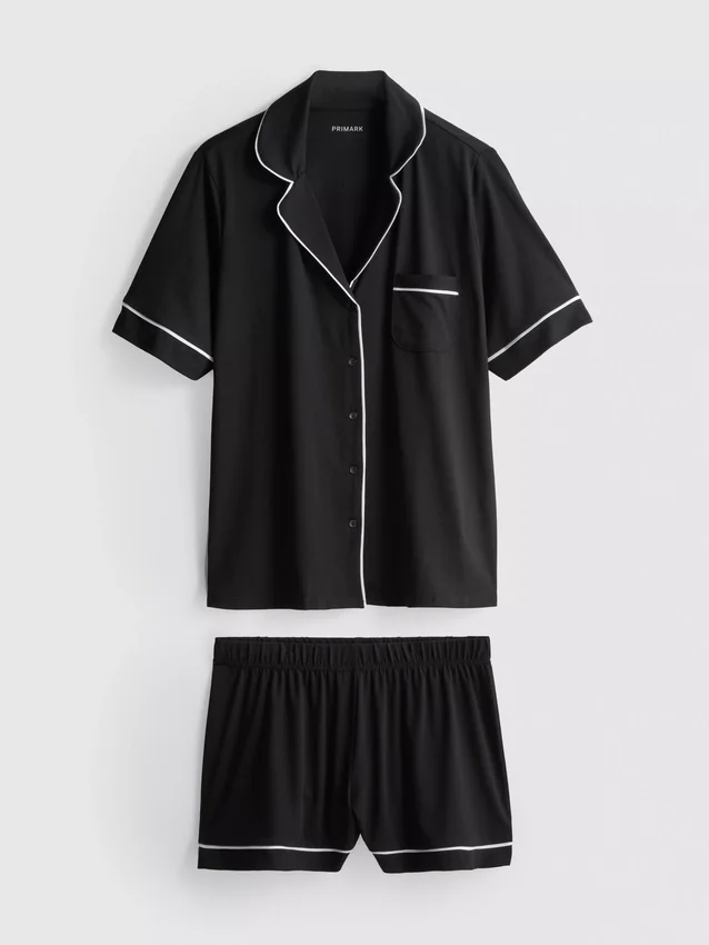Pijamas cortos estilo boyfriend