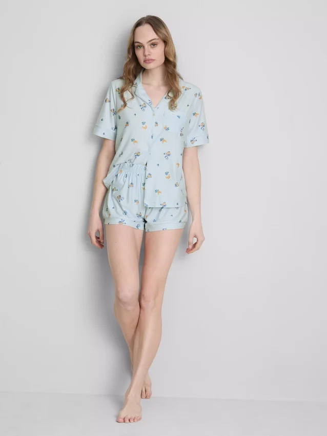 Pijamas cortos estilo boyfriend con estampado de desayuno