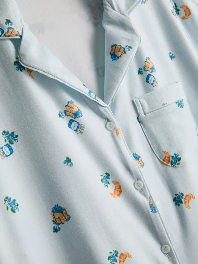 Pijamas cortos estilo boyfriend con estampado de desayuno