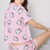 Pijamas cortos estilo boyfriend de Hello Kitty