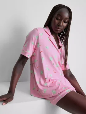 Pijamas cortos estilo boyfriend estampados