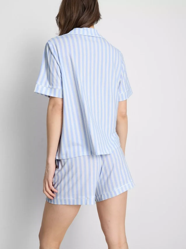 Pijamas cortos estilo boyfriend estampados