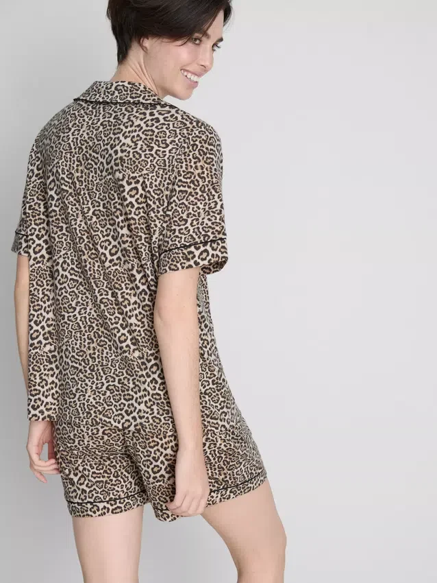 Pijamas cortos estilo boyfriend estampados