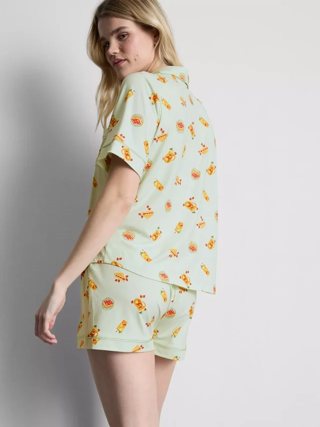 Pijamas cortos estilo boyfriend estampados