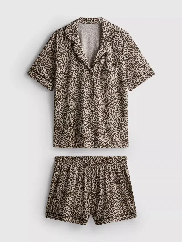 Pijamas cortos estilo boyfriend estampados