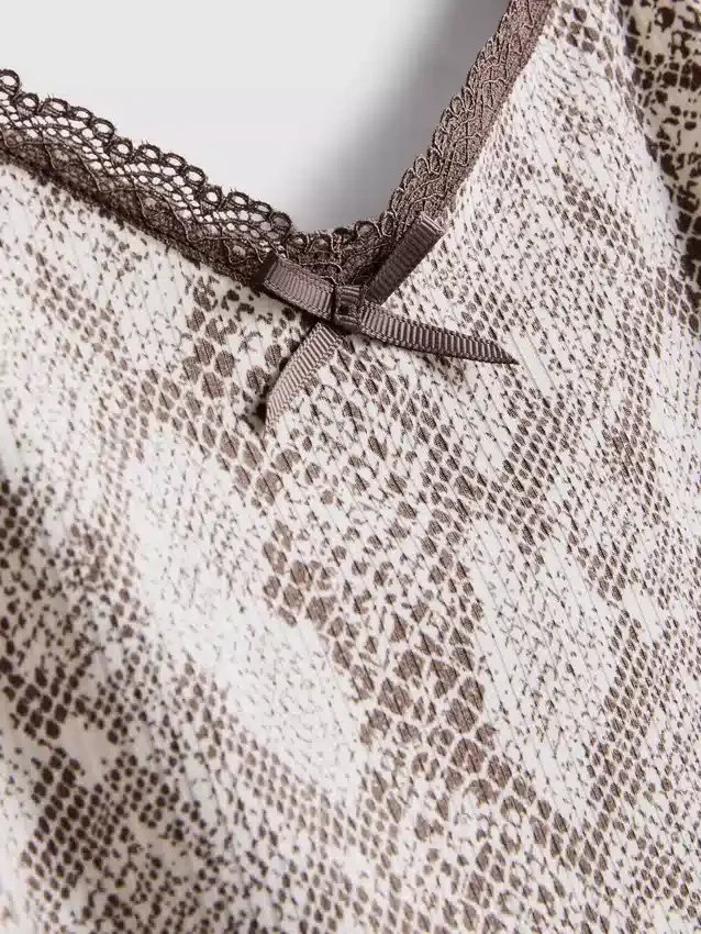 Pijamas de camisola de encaje con estampado de leopardo
