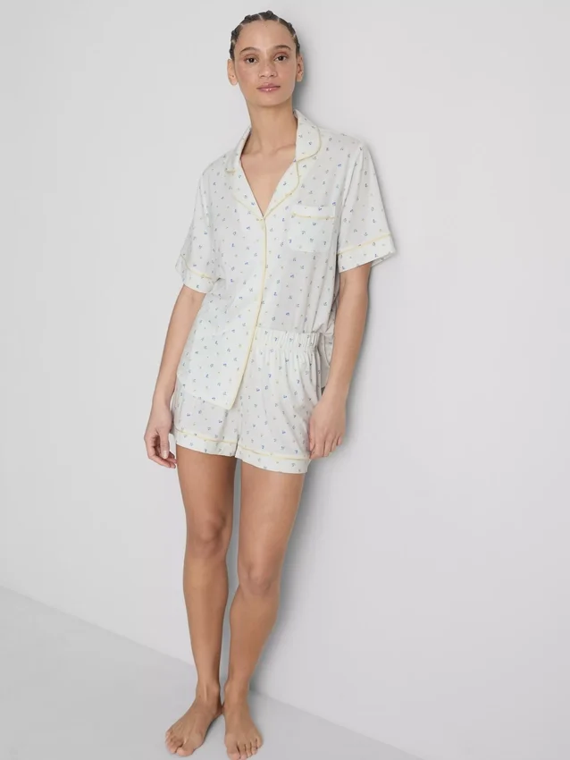 Pijamas de pantalones cortos estilo boyfriend estampados