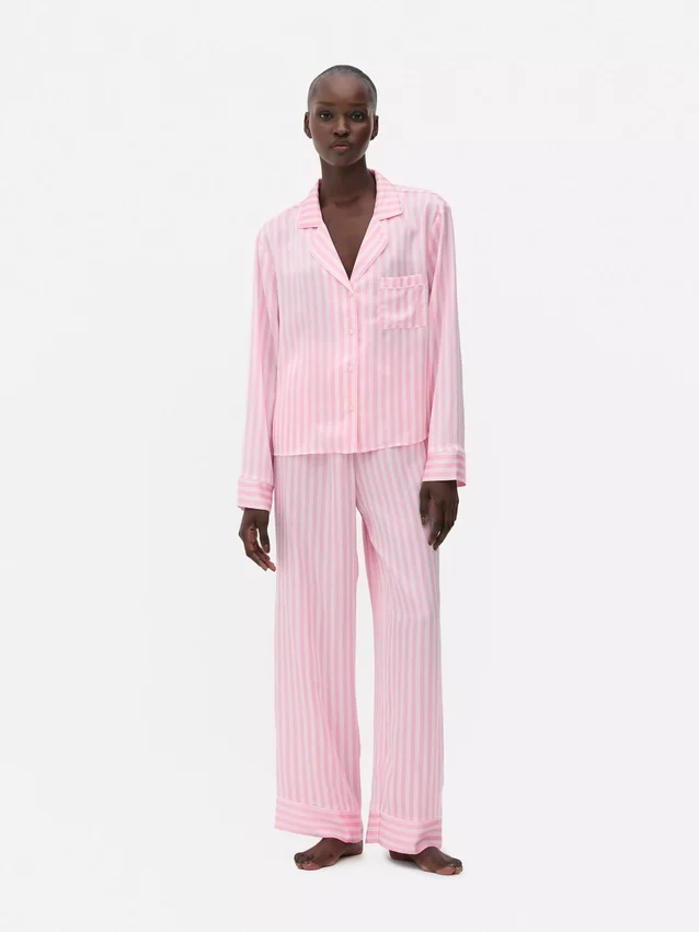 Pijamas de rayas de satén