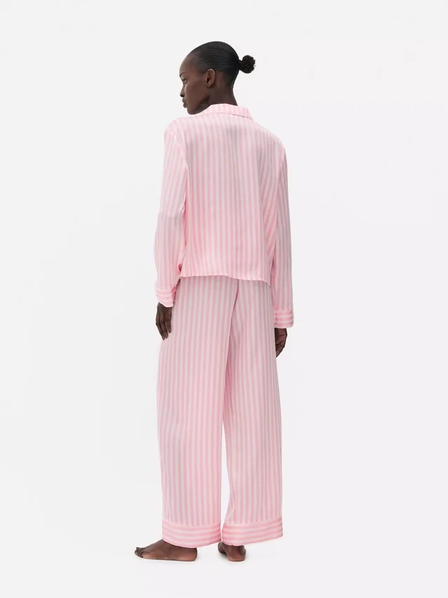 Pijamas de rayas de satén