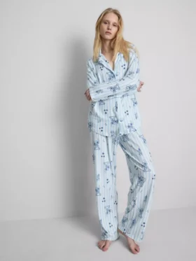 Pijamas estilo boyfriend a rayas de Stitch de Disney