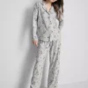 Pijamas estilo boyfriend con diseño de Snoopy