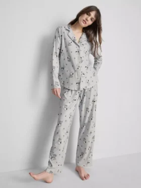 Pijamas estilo boyfriend con diseño de Snoopy