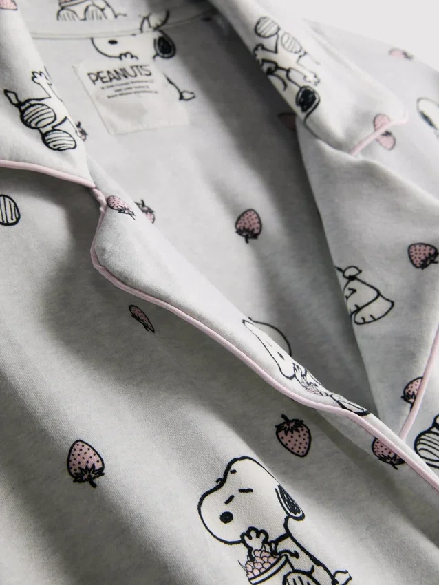 Pijamas estilo boyfriend con diseño de Snoopy