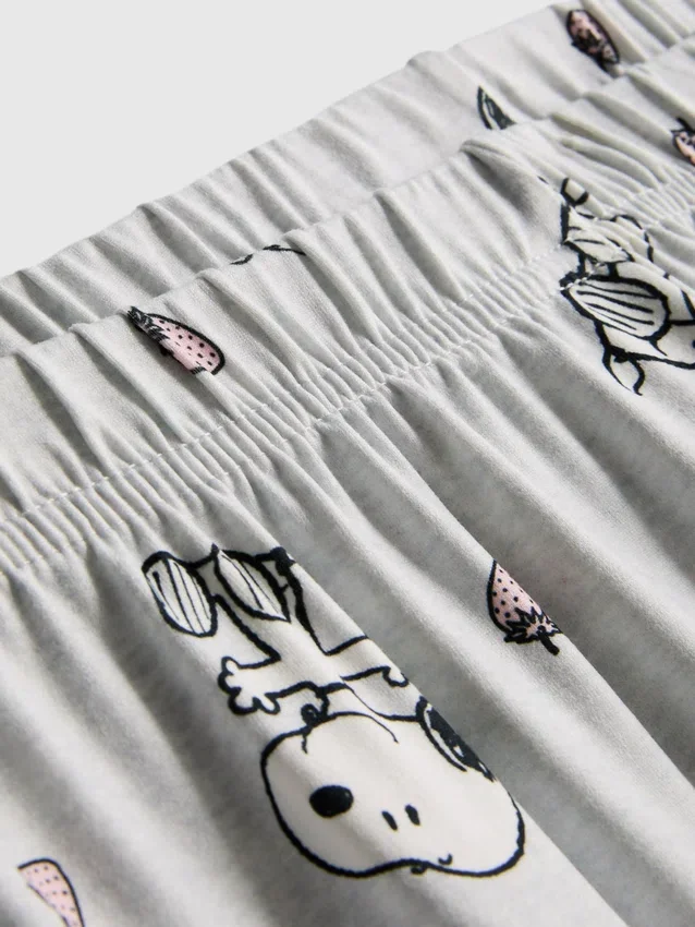Pijamas estilo boyfriend con diseño de Snoopy