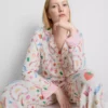 Pijamas estilo boyfriend con estampado de dulces