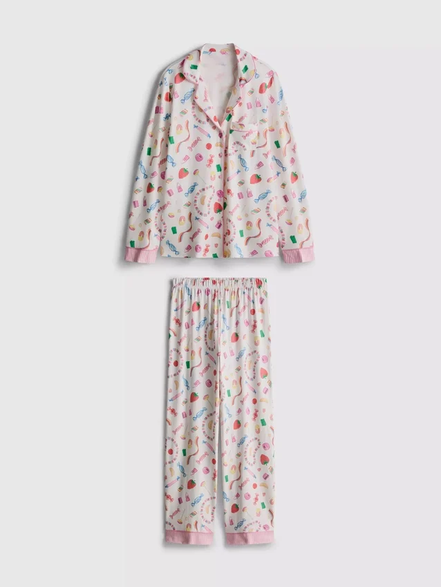 Pijamas estilo boyfriend con estampado de dulces