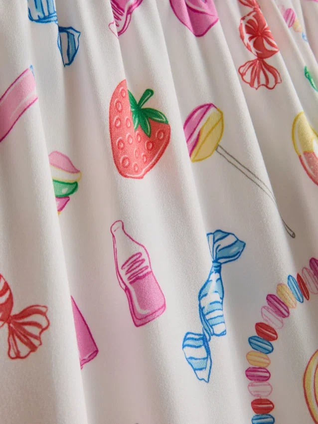 Pijamas estilo boyfriend con estampado de dulces
