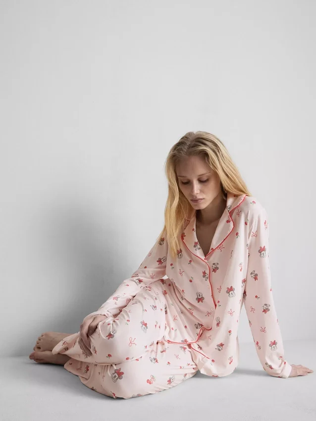 Pijamas estilo boyfriend con estampado de Minnie Mouse de Disney