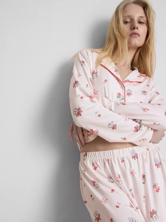 Pijamas estilo boyfriend con estampado de Minnie Mouse de Disney