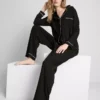 Pijamas estilo boyfriend con ribetes en contraste