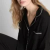 Pijamas estilo boyfriend con ribetes en contraste