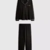 Pijamas estilo boyfriend con ribetes en contraste