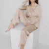 Pijamas estilo boyfriend de satén