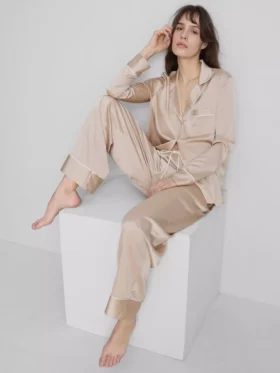 Pijamas estilo boyfriend de satén