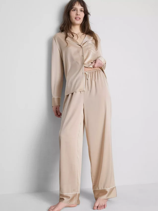 Pijamas estilo boyfriend de satén