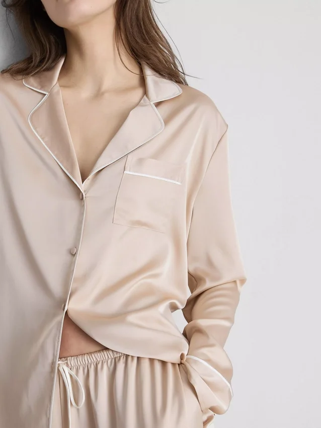 Pijamas estilo boyfriend de satén
