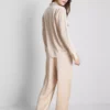 Pijamas estilo boyfriend de satén