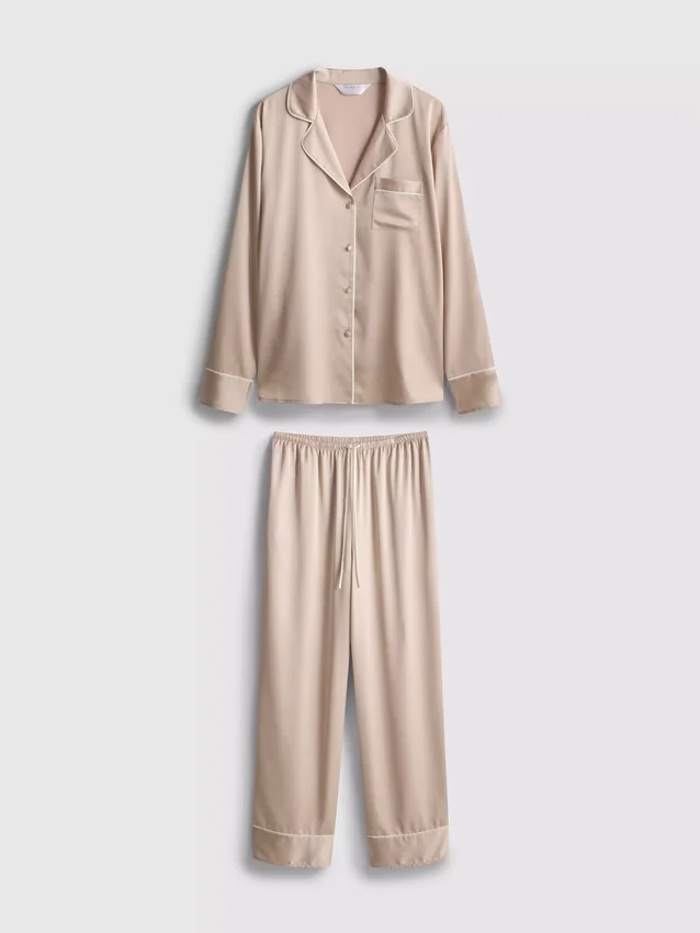Pijamas estilo boyfriend de satén
