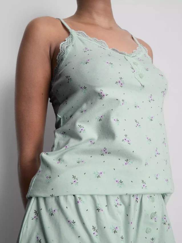 Pijamas tipo camisola con ribete de encaje